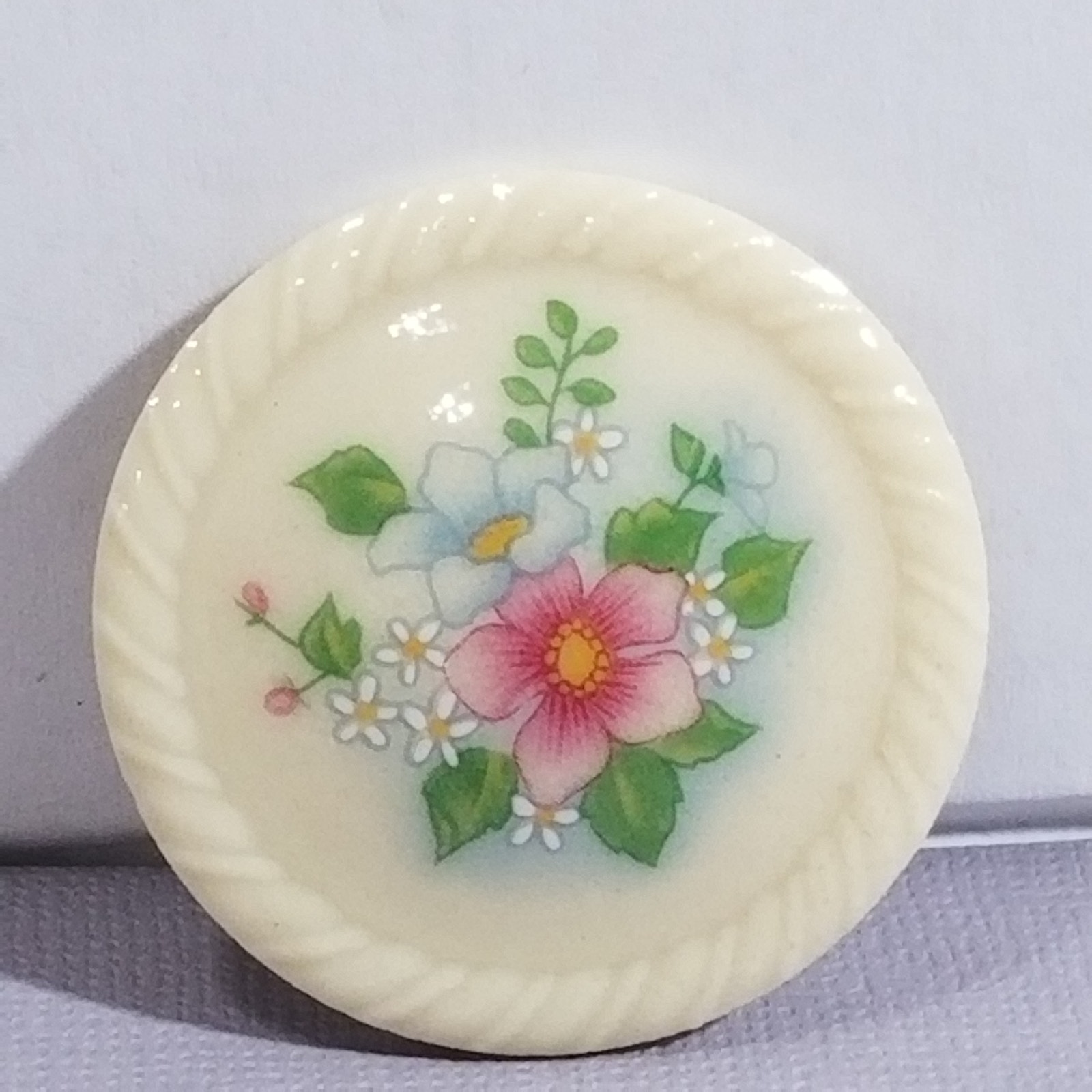 Vintage Avon Spring Bouquet Brooch 2 1/2" 1.2009